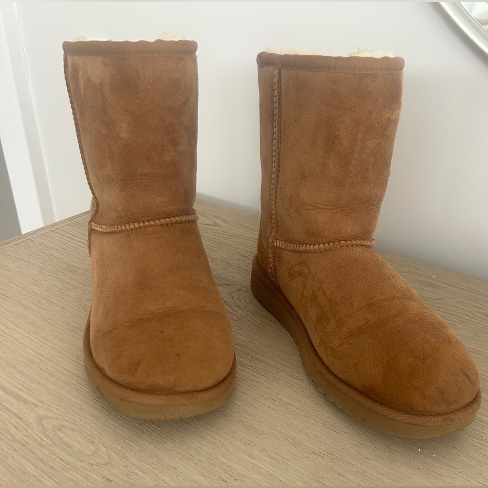 UGG Chestnut Suede Classic Short Boots Big Girl Size 5